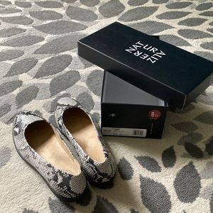 NIB Naturalizer 8.5 snakeskin flats